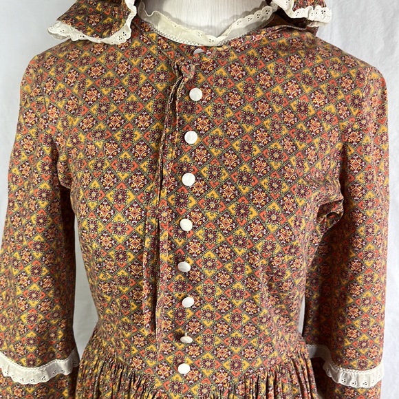 Vintage Handmade Prairie Dress with Matching Bonnet - Picture 2 of 12